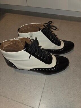 Black & White Women's Lace-Up Ankle Boots